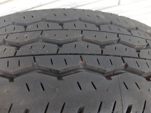 ハイエース　スーパーGL　純正タイヤ（ブリヂストン）・鉄ホイール・ホイールキャップ　約250ｋｍ使用