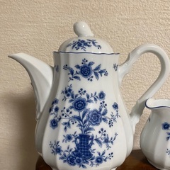 ノリタケ　Noritake ティーポットとクリーマーカップの画像