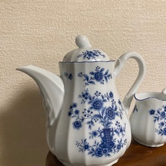 ノリタケ　Noritake ティーポットとクリーマーカップの画像