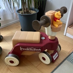 プーさんの乗り物おもちゃの画像