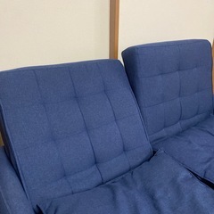 ネイビー2人掛けソファ　の画像