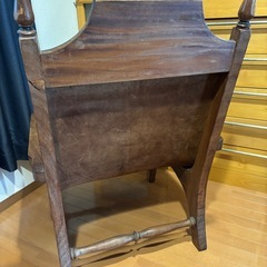 コロニアル風の木製ビンテージ家具　の画像