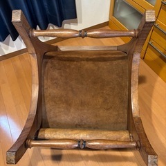 コロニアル風の木製ビンテージ家具　の画像