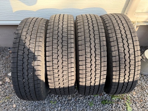 値下げしました。195/80R15 スタッドレス タイヤ
