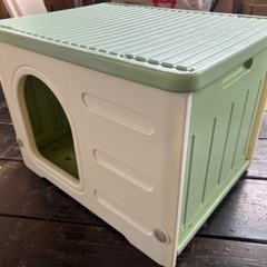 ペットハウス プラスチック製 屋外・室内兼用【中古】の画像