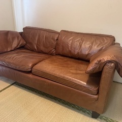 アクタス レザーソファーの画像
