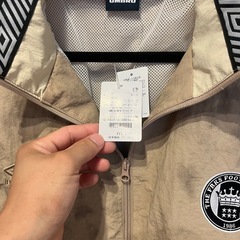 未使用アンブロ　ナイロンジャケットL ベージュの画像