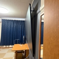 100インチ壁掛けスクリーンの画像