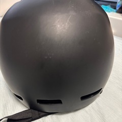 GIRO ブラック ヘルメット 通気孔付きの画像