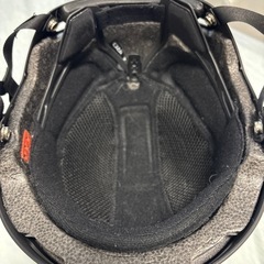 GIRO ブラック ヘルメット 通気孔付きの画像