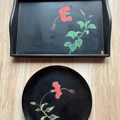 琉球漆のお盆と器の画像