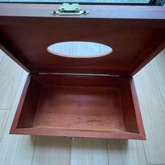小さめのティッシュ箱の画像