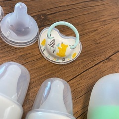 哺乳瓶の画像