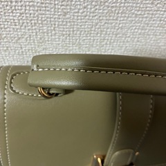 オリーブグリーン ハンドバッグの画像