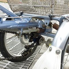 大人用三輪車の画像