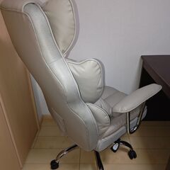 美品 SKYE ゲーミングチェア ベージュの画像