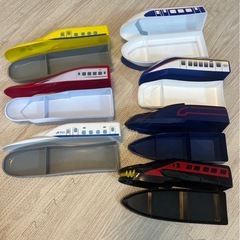 新幹線の弁当箱の画像
