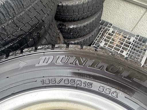 【土日引き取り限定】2022年製 DUNLOP スタッドレス 4本セット コンパクトカーサイズ