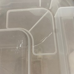 衣装ケース大小合わせて4個とランドリーバスケット2個の画像