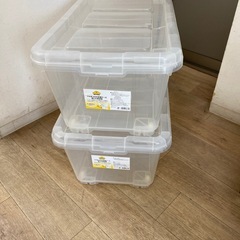 衣装ケース大小合わせて4個とランドリーバスケット2個の画像