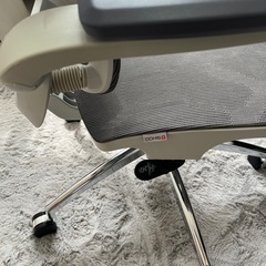 オフィス ゲーミング チェア 跳ね上げ式アームレスト 3Dヘッドレスト グレー の画像