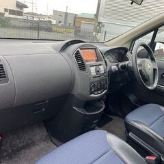 日産ラフェスタ ２０Ｓ　2005 スカイライトルーフ付き　　ナビ　ＥＴＣ　ＦＯＧ　バックカメラ　ＣＤ　７人乗り　ルーフレール　サイドブラインドカメラの画像
