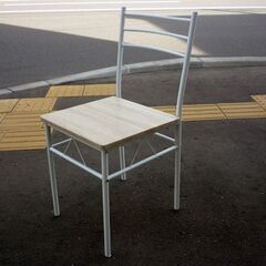 ☆2人掛けダイニングセット 食卓テーブル ホワイト イス2脚付き 幅750mm 奥行750mm 高さ740mm ダイニングテーブル 白 アイアンフレーム 椅子 札幌市 豊平区 平岸の画像