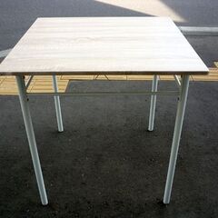 ☆2人掛けダイニングセット 食卓テーブル ホワイト イス2脚付き 幅750mm 奥行750mm 高さ740mm ダイニングテーブル 白 アイアンフレーム 椅子 札幌市 豊平区 平岸の画像