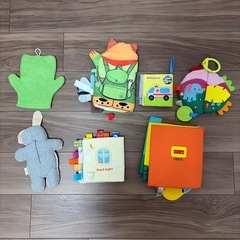 英語布絵本、シャカシャカおもちゃ、ぬいぐるみぬいぐるみの画像