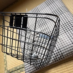 新品　自転車前かご　金具付き　届いたらサイズ違いでした！買ってください！の画像