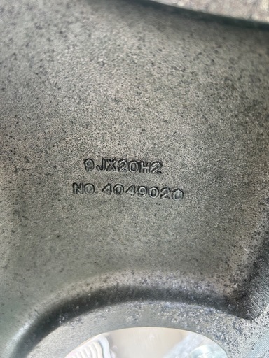 アルミホイール20インチ 車
 