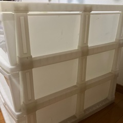 取引中　衣装ケースの画像