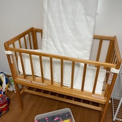 ベビーベッド　ベッドサイドにぴったりの画像