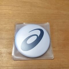 【新品】アシックスの手鏡（ケース付き）の画像