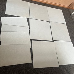 サンゲツ タイルカーペット 7枚+ 4枚　差し上げます。の画像