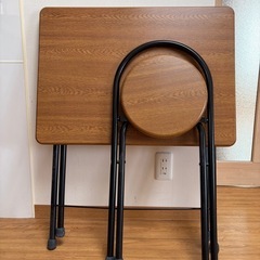 折りたたみテーブルの画像