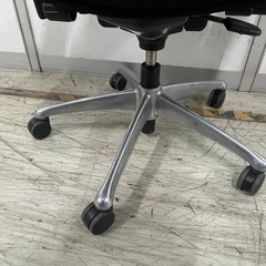 【直接引取限定】okamura オカムラ feego フィーゴ ハンガー付き オフィスチェア  オレンジの画像