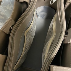 グレー ショルダーバッグ シンプルデザイン、通勤にも便利、中が見渡しやすい手提げバッグの画像