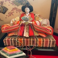雛人形と羽子板　　　　　の画像
