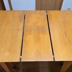 ダイニングテーブルとイス2脚セットの画像