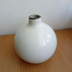 一輪挿し 花柄 手描き 陶器製 レトロ 花瓶の画像