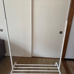 ハンガーラック 白の画像
