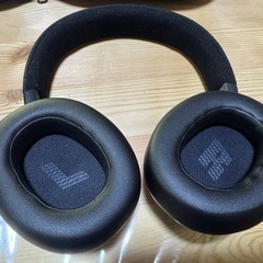 JBL ワイヤレスヘッドホン ブラック 本体　ケース付きの画像