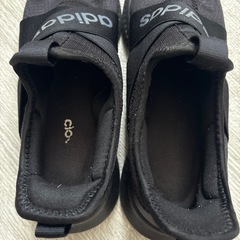 アディダススニーカーの画像