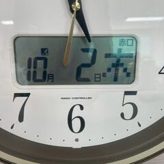 リズム 壁掛け時計 4FYA07SR 温度計 湿度計 時計 日付表示 電波時計 壁掛け ホワイト インテリア 動作品 アナログ Y2274の画像