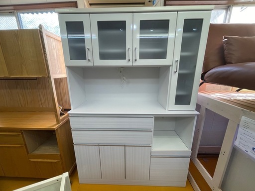 【リサイクルサービス八光】幅138㎝　エナメルホワイト　2口コンセント付き大型キッチンボード