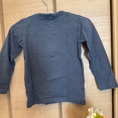 【子供服】青 長袖Tシャツ 迷彩ポケット付き　サイズ120の画像
