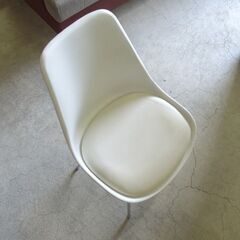 イームズ風 シェルチェア アイアン脚 ホワイト 椅子 チェア イス いす ダイニングチェア 札幌市東区 新道東店の画像