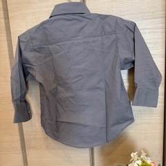 【子供服】グレー 長袖シャツ 胸ポケット付き　サイズ95の画像