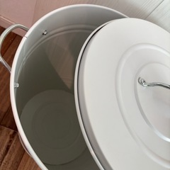 IKEA スチールバケツ 40リットル 蓋付き KNODDの画像